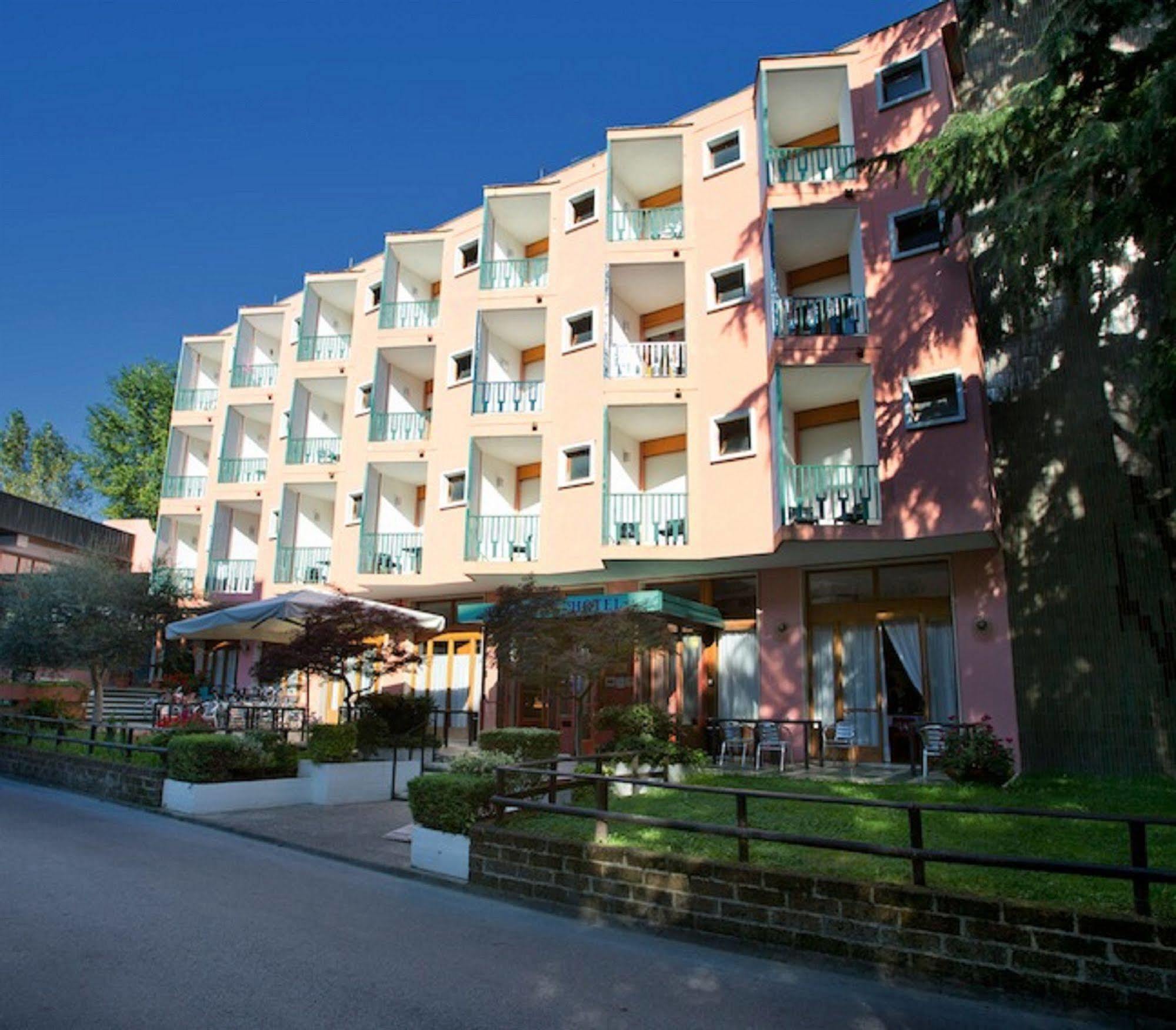 Hotel Plaza กราโด ภายนอก รูปภาพ