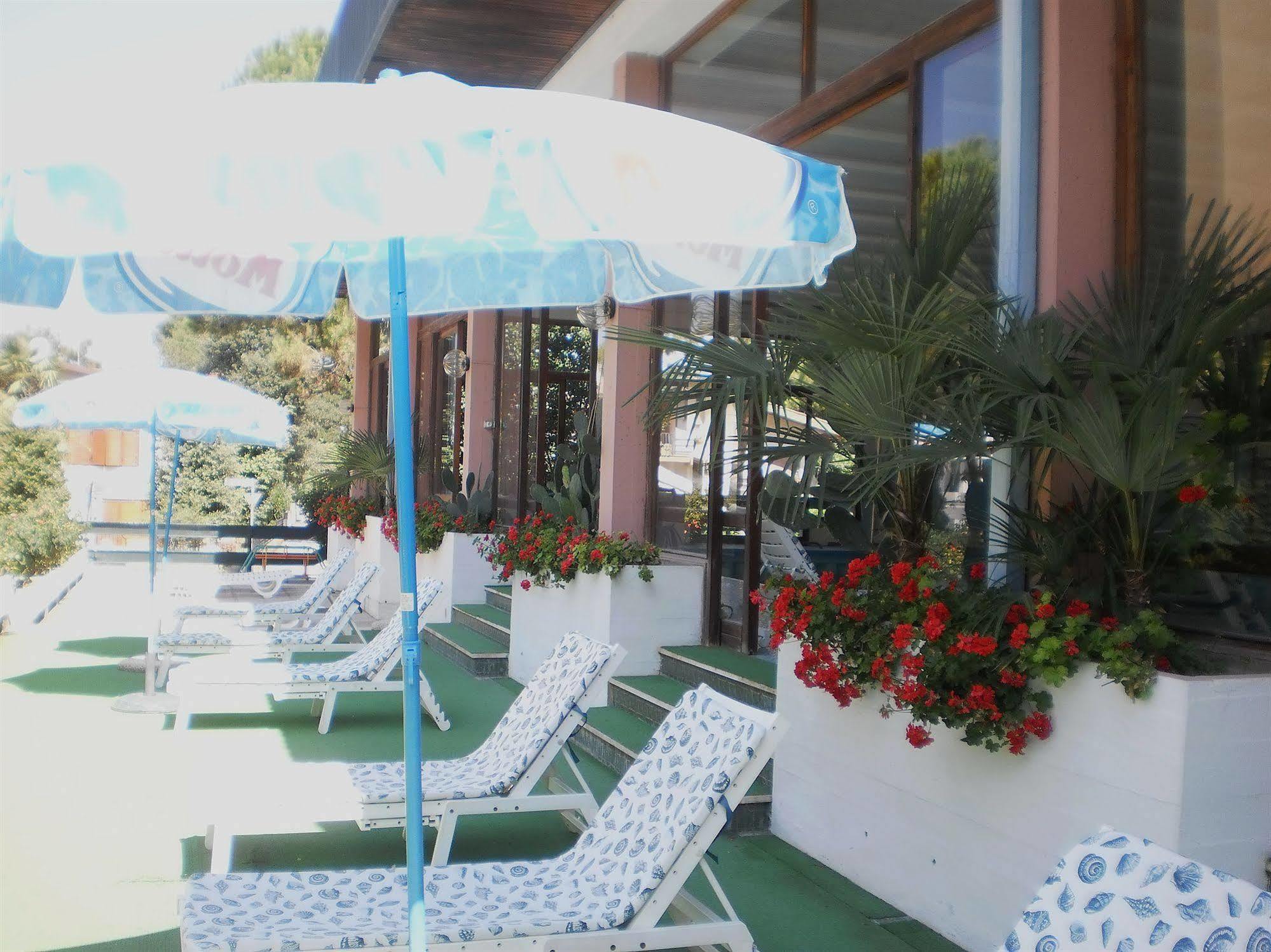 Hotel Plaza กราโด ภายนอก รูปภาพ